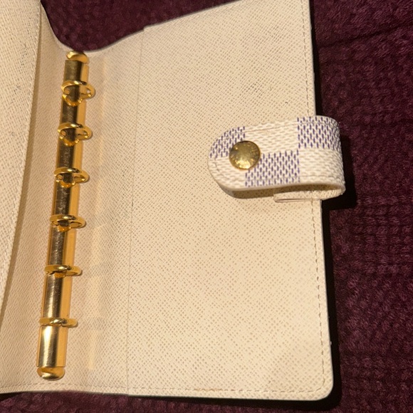 Men’s or Women’s Louis Vuitton Azur Rare Pocket/ Passport holder! Pre-loved! 🔥 - Picture 5 of 15